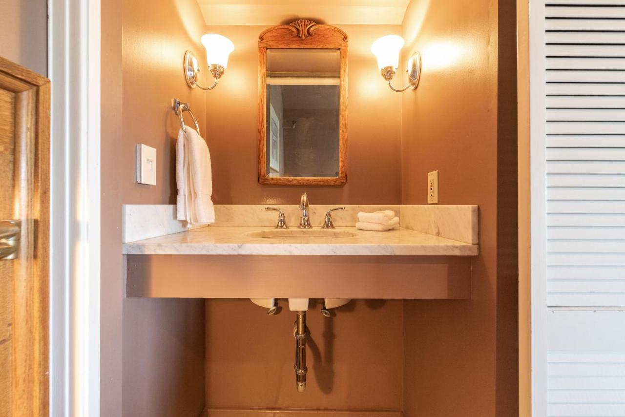 Seattle Gaslight Inn Bagian luar foto